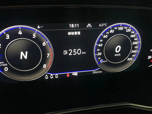 一直在修漏油的路上2062公里的时候就开始漏油，第一次去了换的是涡轮增压黑色的