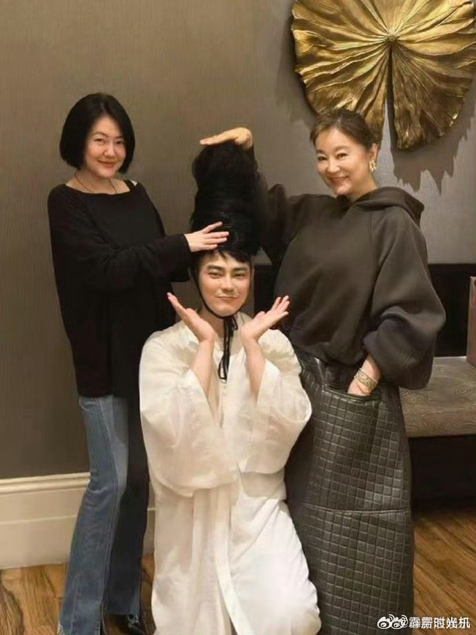 诶？是小s和林青霞诶