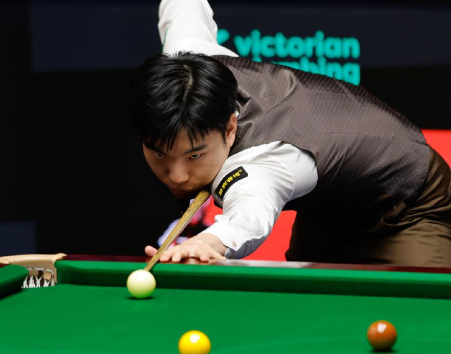 4月22日一大早，斯诺克世锦赛32进16之战，中国名将范争一对阵世界名将、大满贯