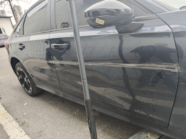 出车祸被撞了对方全责右门有必要换吗，车友们！