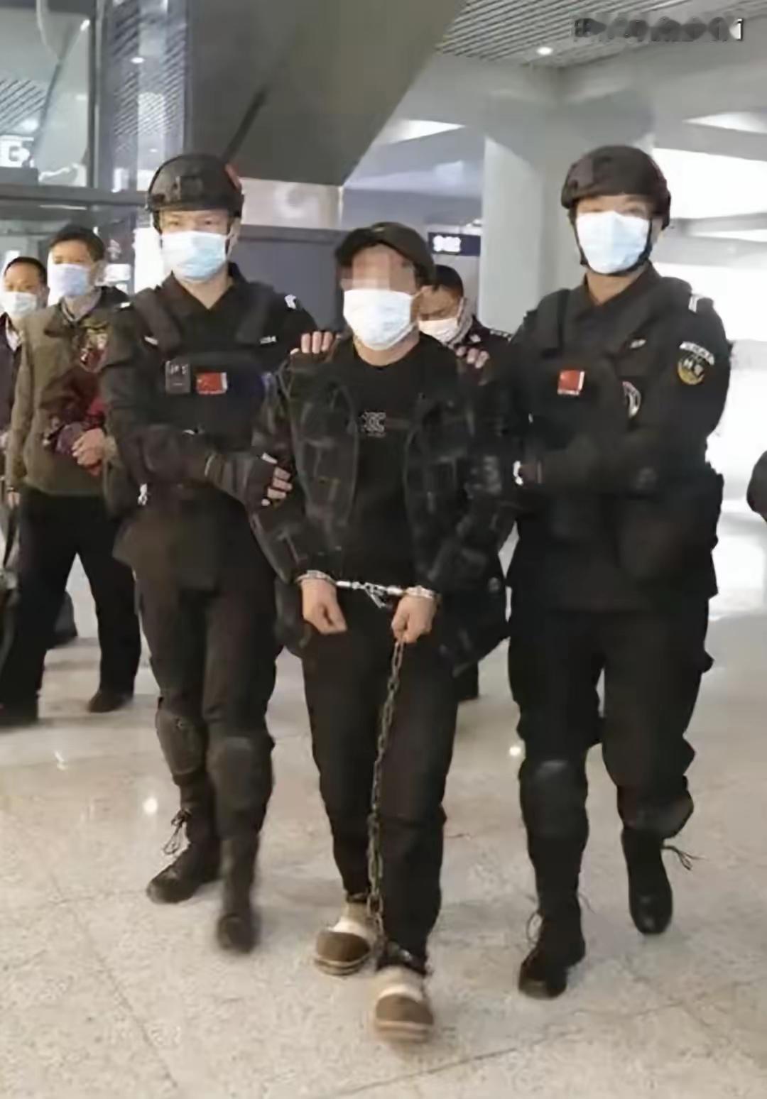 云南有个叫田永明的男子，早就对亲嫂子赵某某动了歪心思。1996年6月的一天中午，