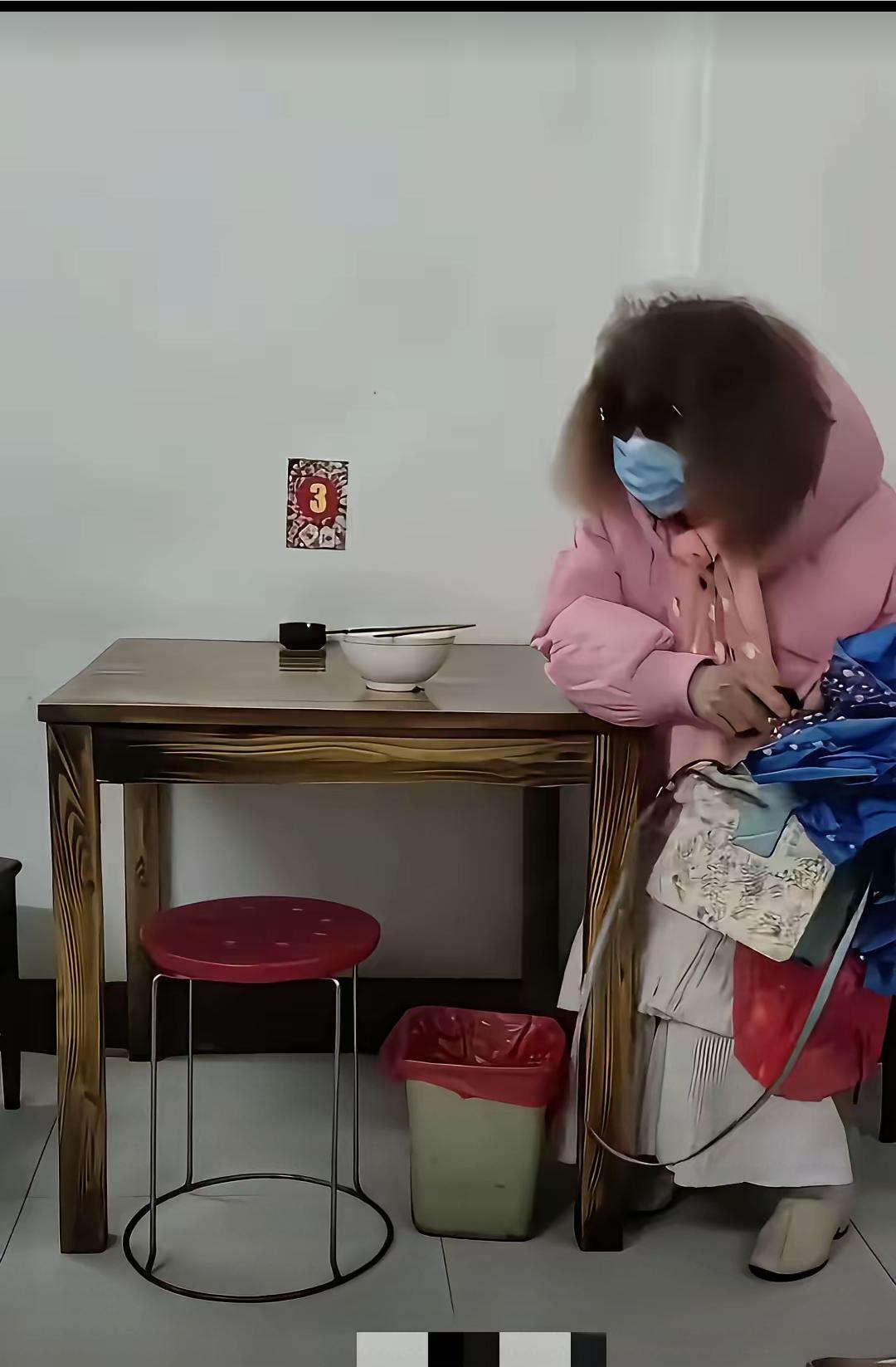 请原谅我，看到这图片后，不觉笑了。