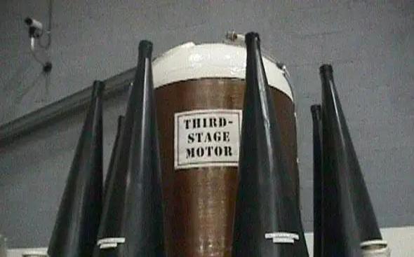 1965年秋，一支美国登山队秘密登上喜马拉雅山,，为了监视中国核试验，他们竟在山