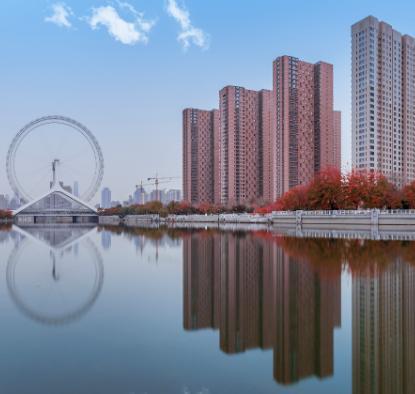 天津医科大学在天津，天津市人民政府、国家卫生健康委员会和教育部共建高校。它的前身