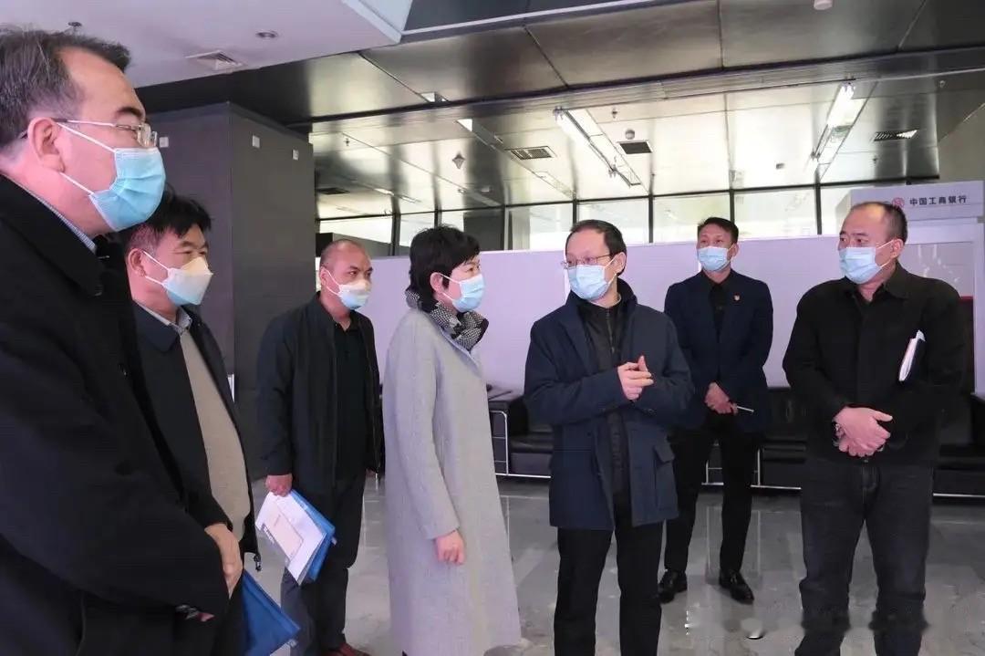 9月24日，宁夏纪委出手“逮虎”，高瑞莉落马。广播电视局局长兼任宣传部副部长，这