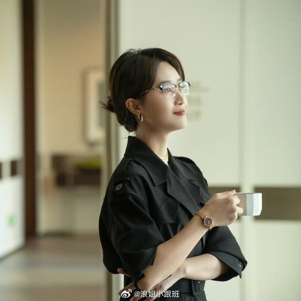 《玫瑰的故事》女主演就差刘亦菲没来浪姐了，期待姐姐来玩啊~1️⃣刘亦菲饰黄亦