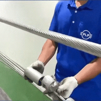 高压线上的防震锤，一挂上就不抖了，相当于阻尼器……