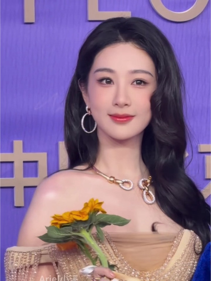 吱吱公主越怼脸越美丽