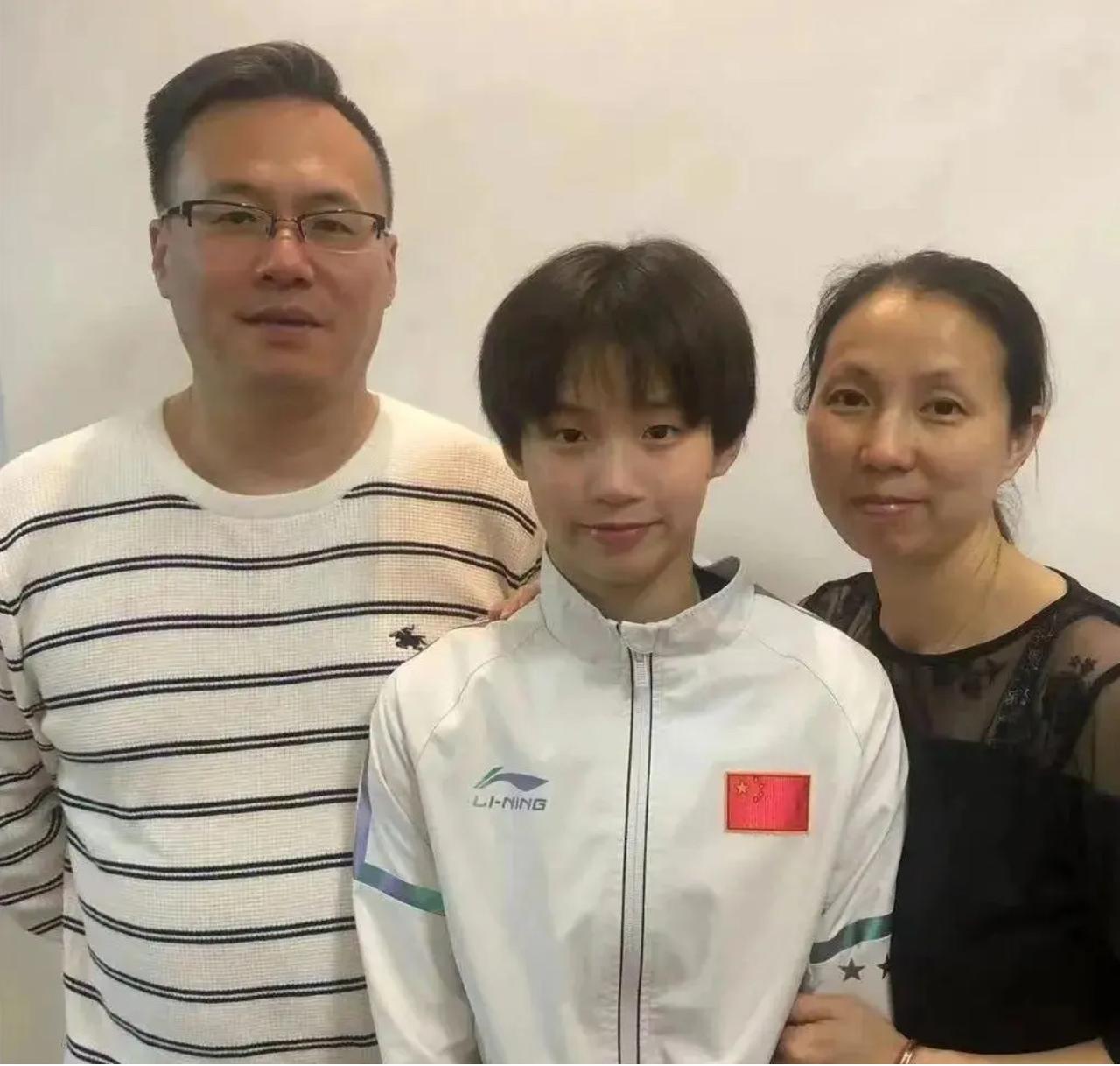 五年网暴，她父母为何始终沉默？答案只有四个字：格局与爱当陈芋汐被造谣攻击整