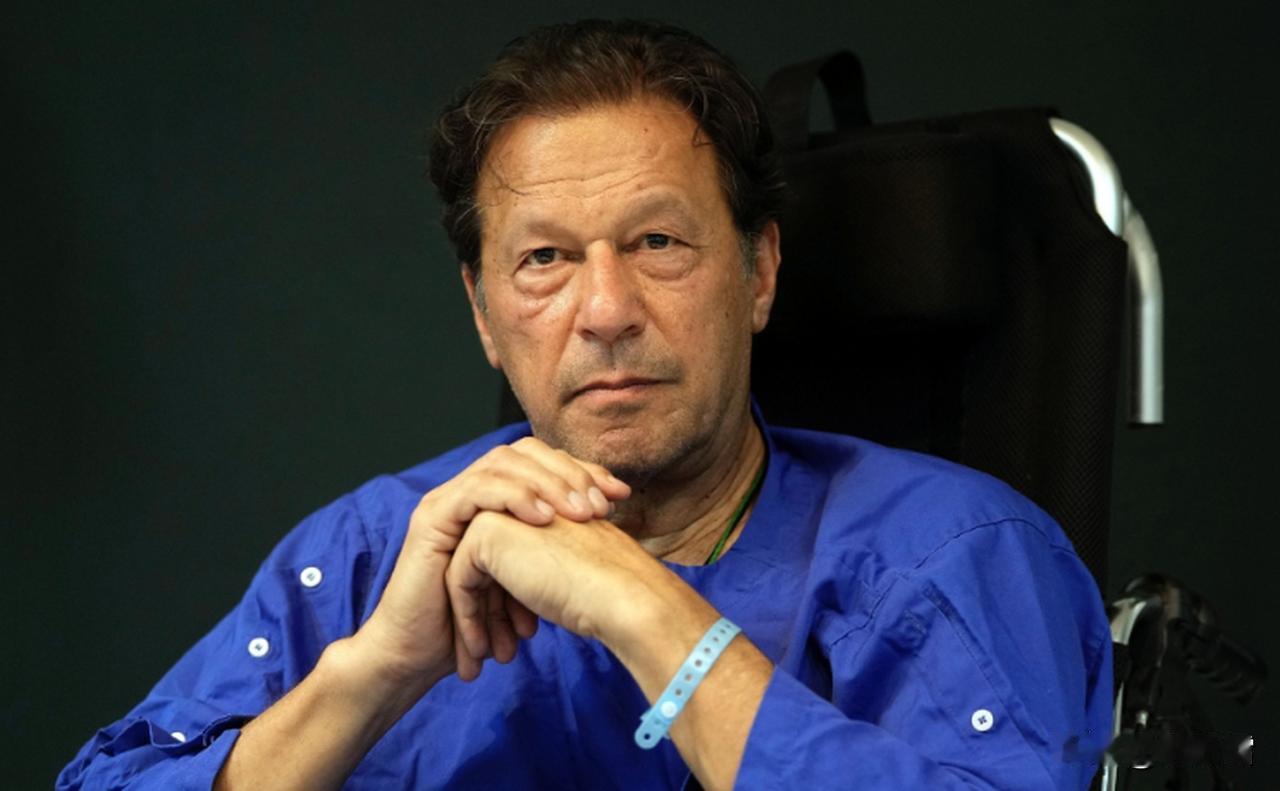 伊姆兰·汗被判了14年有期徒刑，除了泄露国家机密罪，似乎能说上两句，其他的什