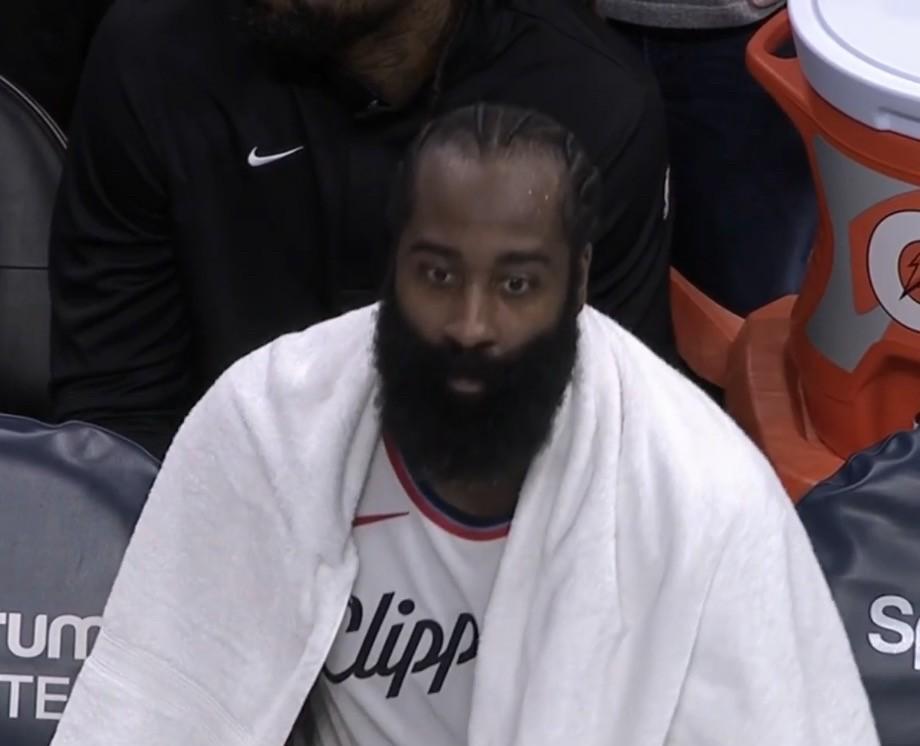 哈登真是打急眼了！单场10记三分球，狂砍55分，带队大胜强敌黄蜂，终止连败。哈