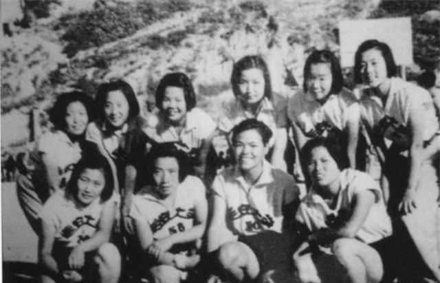 1934年，莫斯科，诗人萧三娶了比自己小15岁的德国美女耶娃。万万没想到，萧三回
