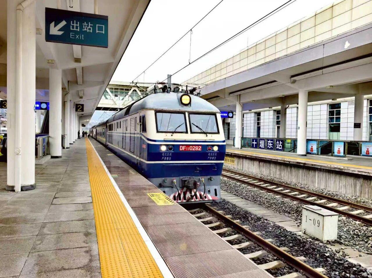 西十高铁湖北段率先启动联调联试工作，检测及测试动车组将在不同规定测试速度下，对沿