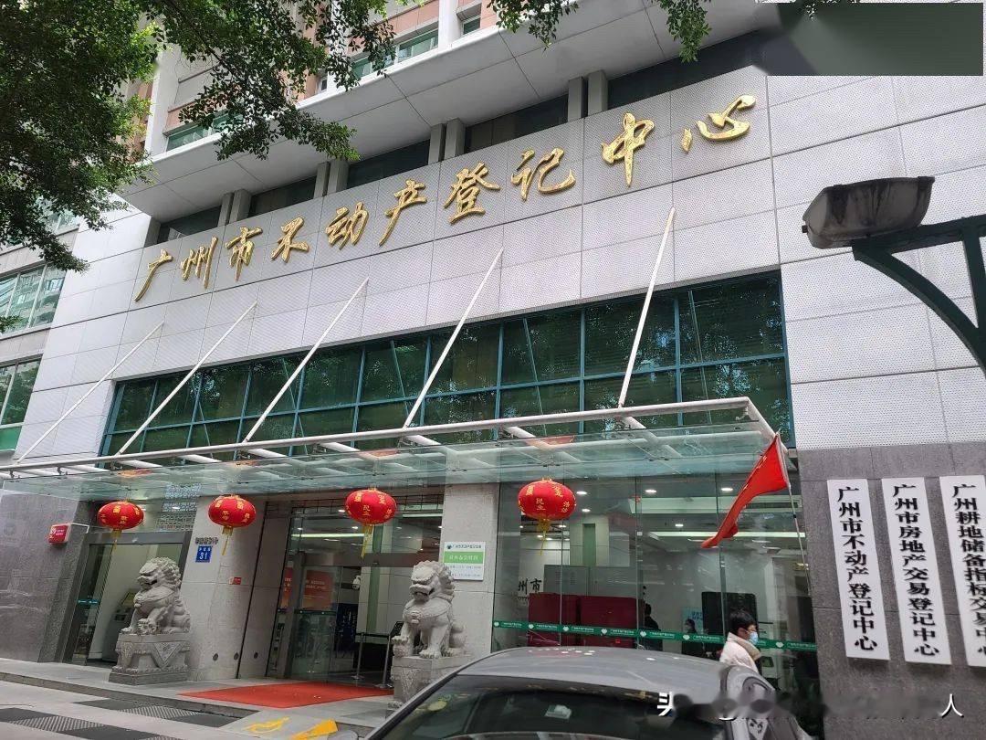 今天和儿子去不动产中心办理了房产赠与手续，将51%的产权份额赠予了儿子，心里真是