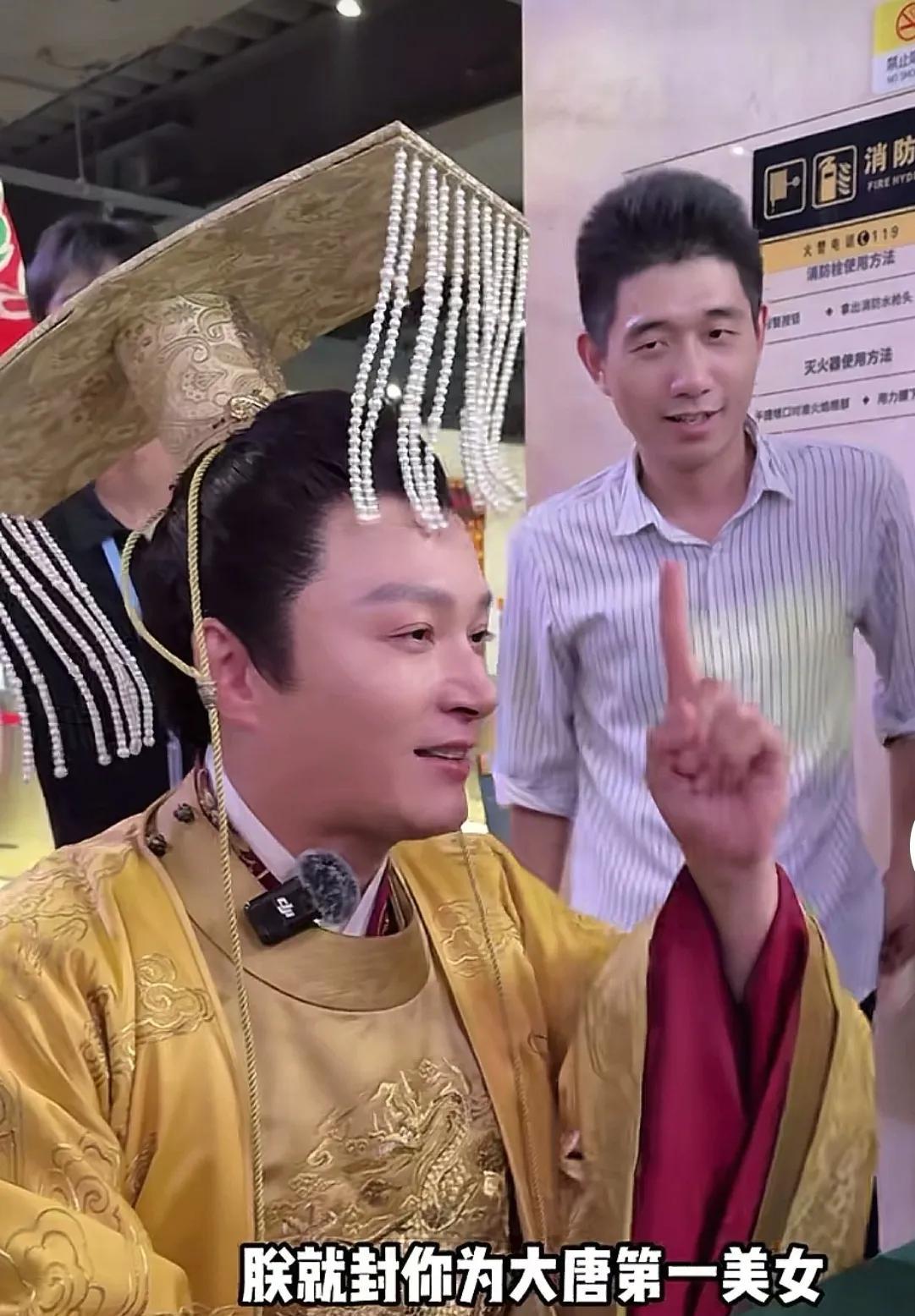 我敢保证，郑国霖这下彻底把老演员市场打开了，倒不是说他在景区演李世民爆火，而