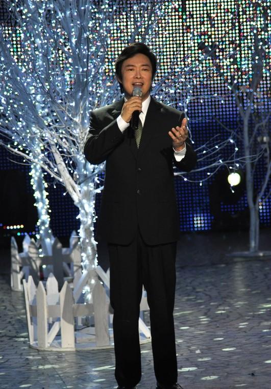 他发掘了她，她也反过来定义了他。1974年，金铁霖第一次听李谷一唱歌。他没夸