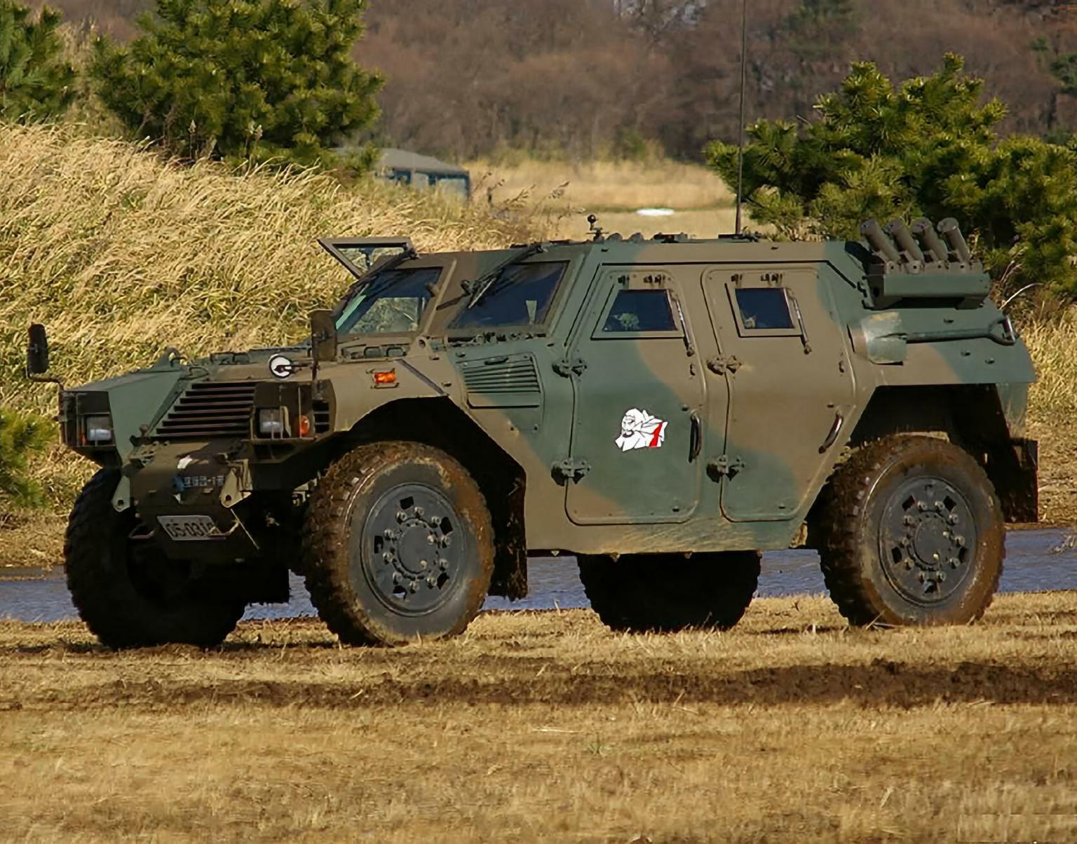 每天认识一件兵器日本LAV装甲车LAV装甲车于2002年服役，是二十一世纪日本