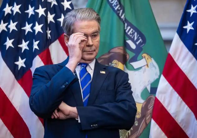 美国已经确认，世界可以让美国称霸，但中国不在美国的世界范围内，贝森特表示，中国购