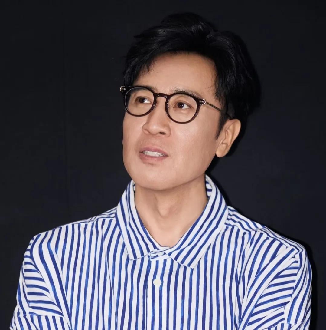 大家有没有发现，于和伟越来越不对劲了？不是演技退步，而是整个人的变化肉眼可见。以