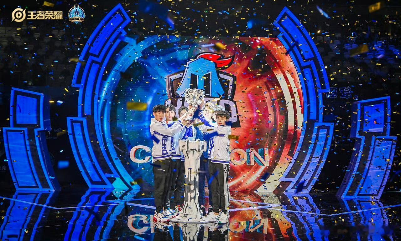 Hero初代五人组重聚谁的KPL初心回来了当年一起拿冠军的几个人，现在还能凑在一