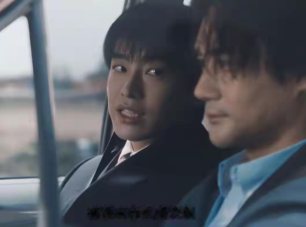 彭昱畅与王凯，在《交锋》中像一对恋人……师傅认可了徒弟的能力，满心满眼都是欣