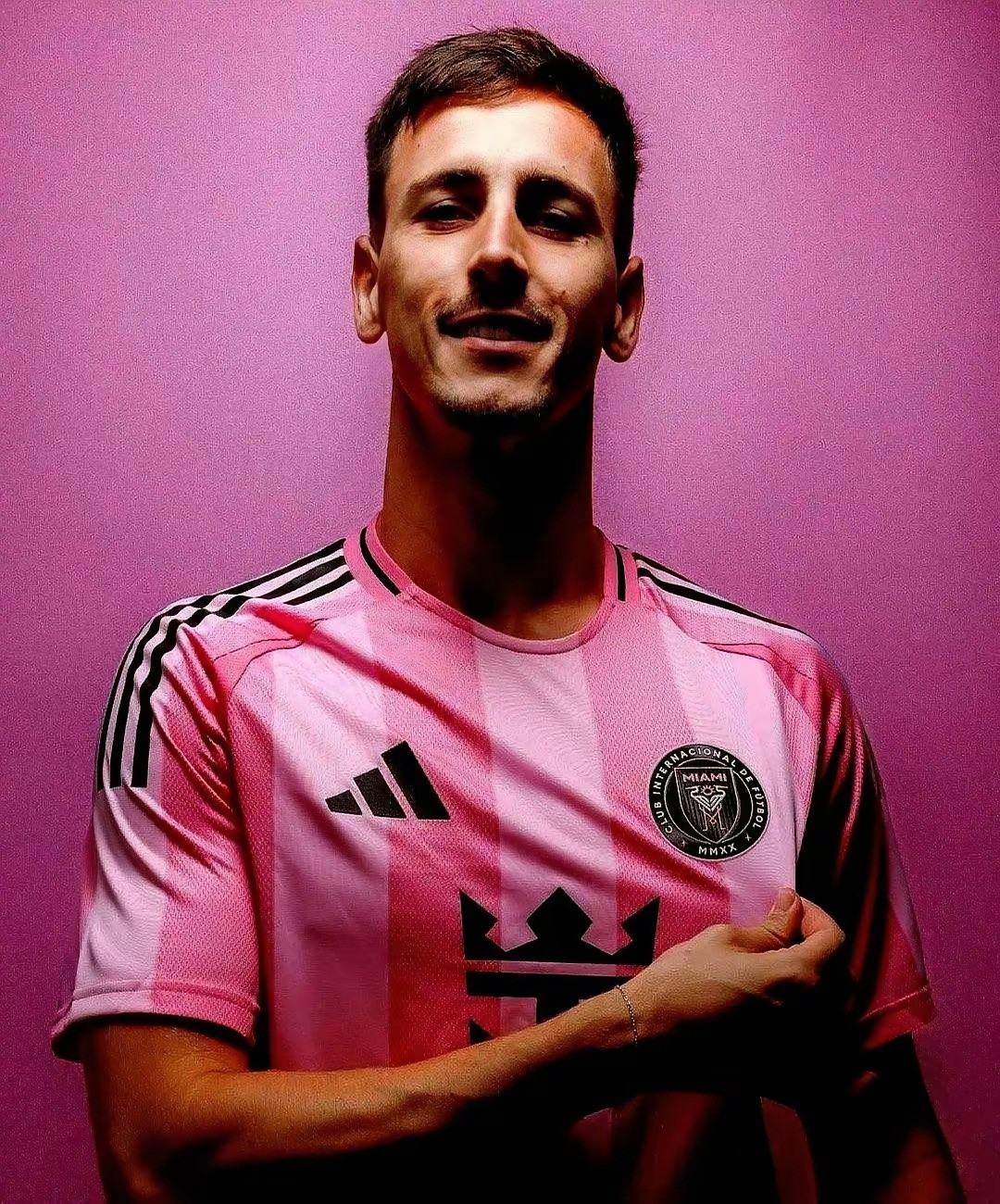 迈阿密夺冠功臣阿连德，真要被“退货”了？2025赛季他状态神勇，54场进24球，