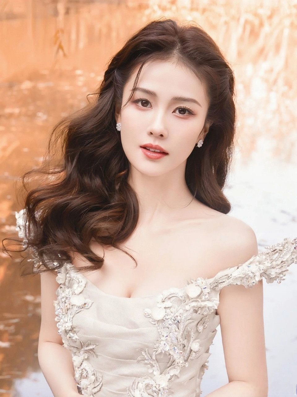 白鹿第三部破万剧白鹿不止温婉，也可以性！感​​​