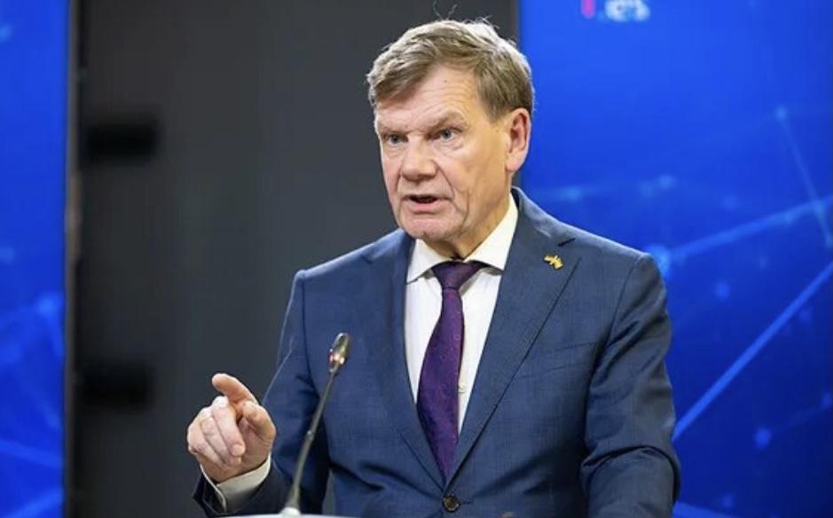 好歹也是一国外长，怎么能说出这么不过脑子的话！德国外长瓦德富尔很狂啊，扬言：“稀