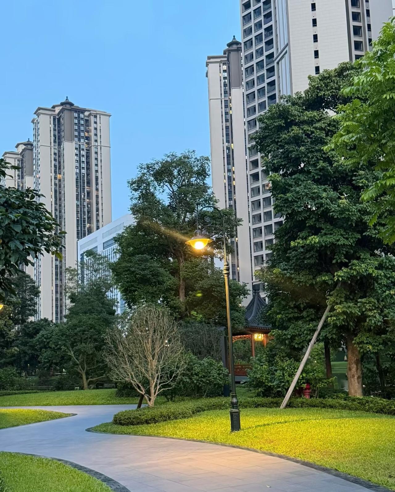 我花了二百多万给儿子在市里买了一套房子，现在房子已经装修好了，但儿子装修房子的时