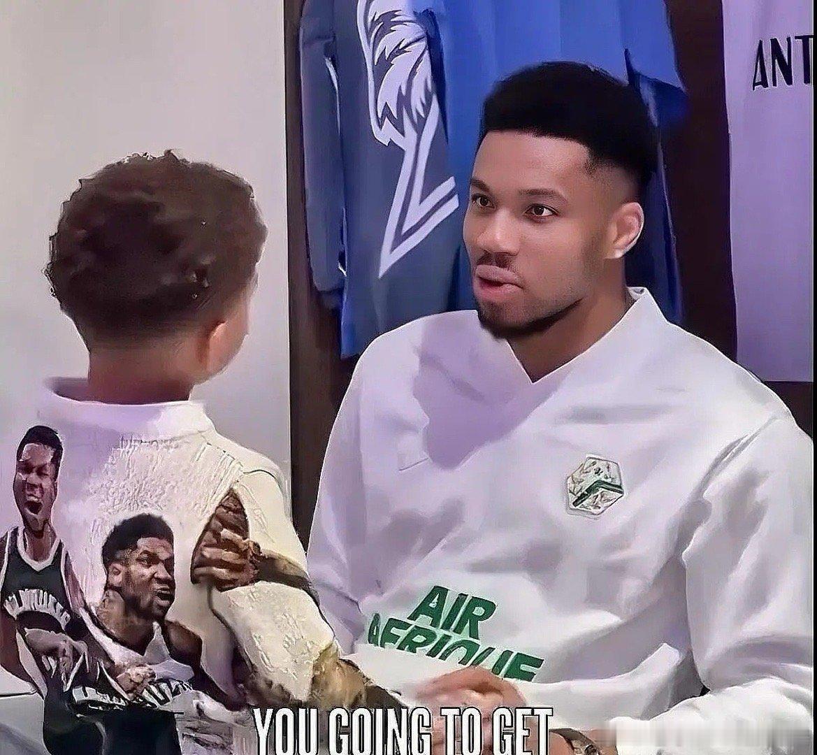 字母哥真是太不给文班亚马面子了！今日，NBA全明星官方账号晒出了一段字母哥在更衣