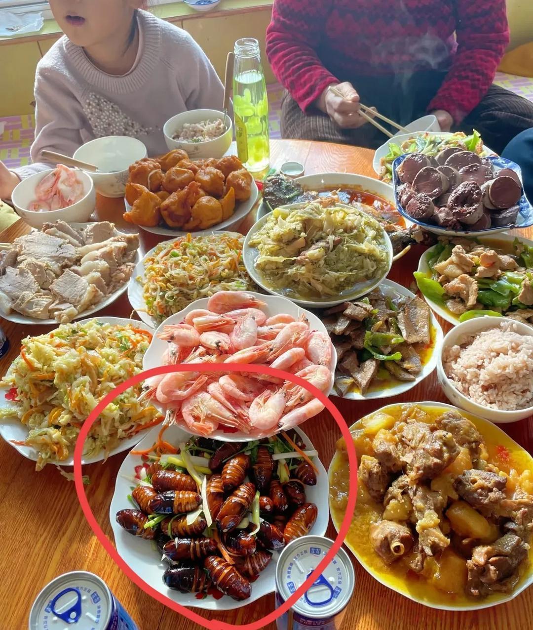 谁敢吃这道菜，这是哪里的菜系从来没吃过好猎奇啊？