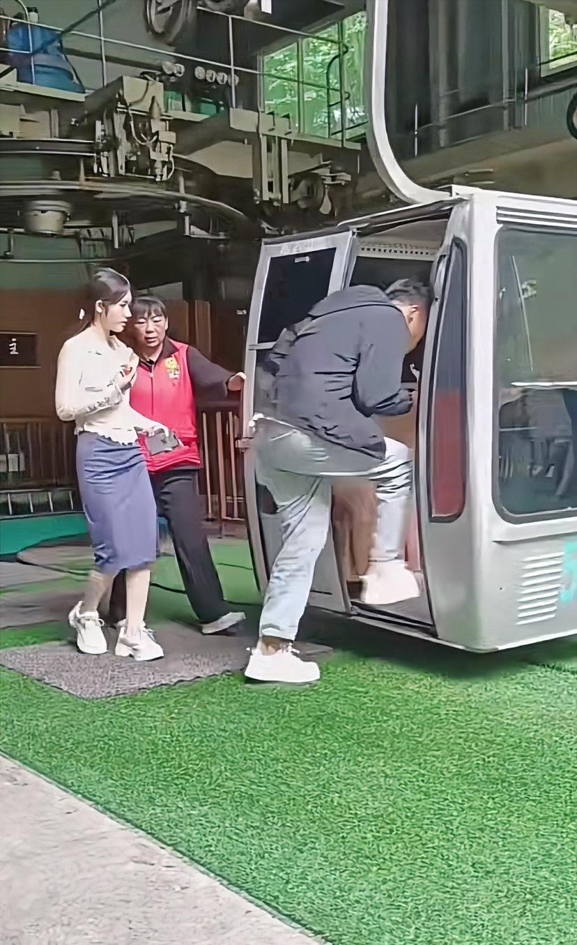 这种智力和运动能力会遗传的，玩完下来找个机会分了吧。