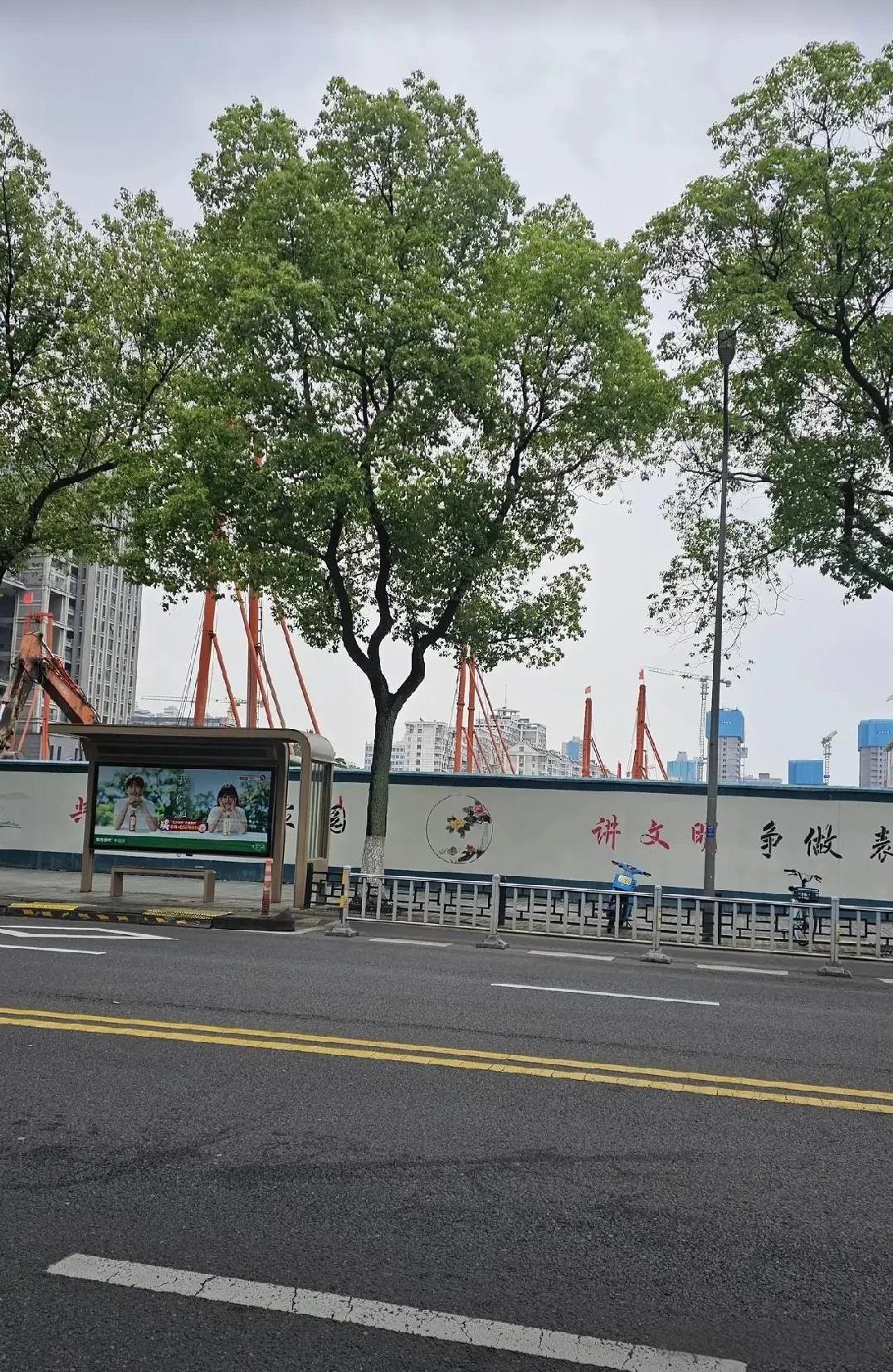 昨天有朋友讲我重男轻女。我家有两个孩子，一个是女儿，一个是儿子。