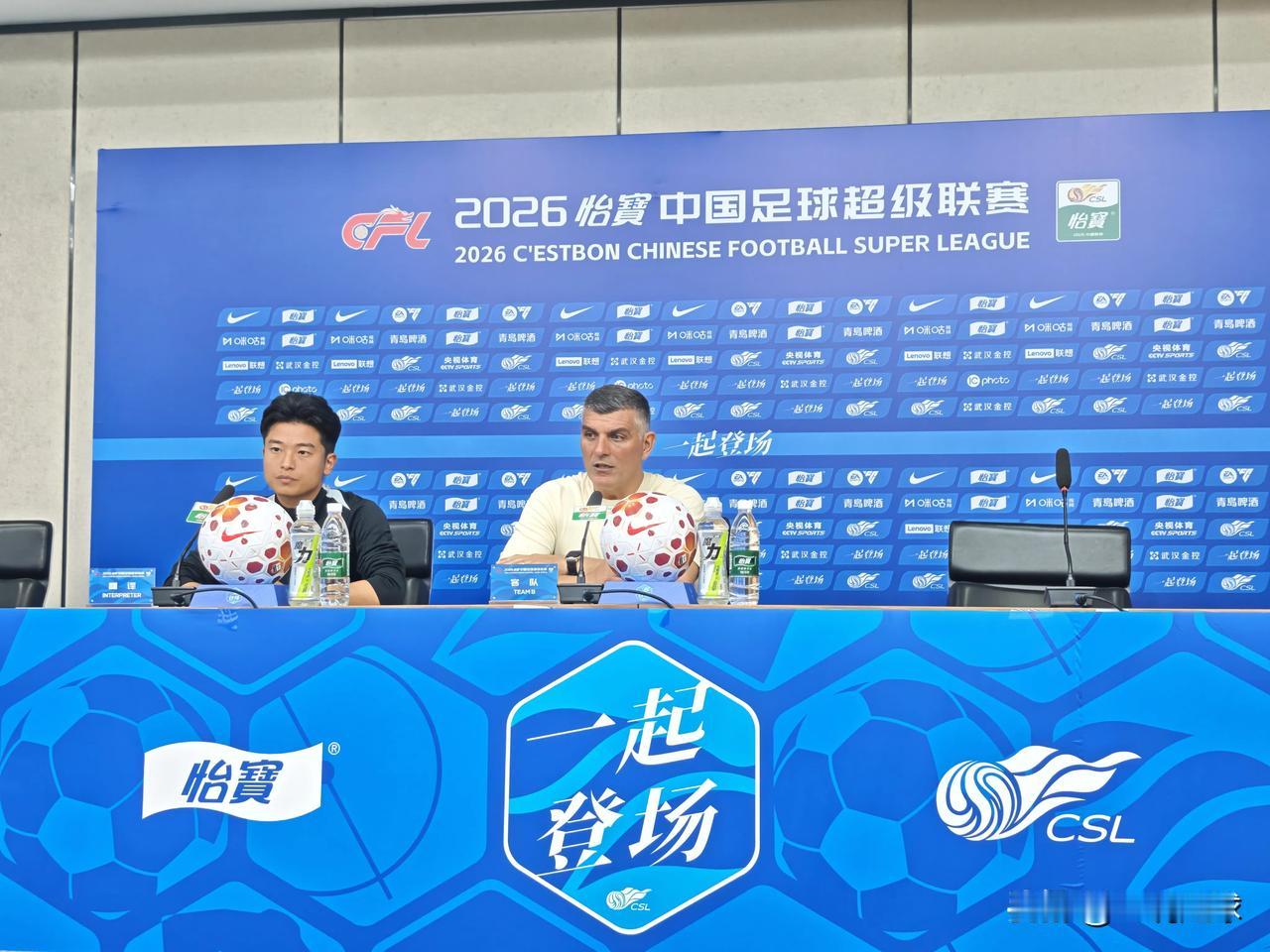 三镇0比1成都赛后，成都主帅阿洛伊西：打了一场狠坚硬的比赛，前半场犯规太多，尾声