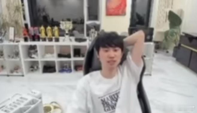 Doinb：我感觉跟刀区的主播认识之后，感觉很多游戏玩的挺好玩的，说不定过段时间