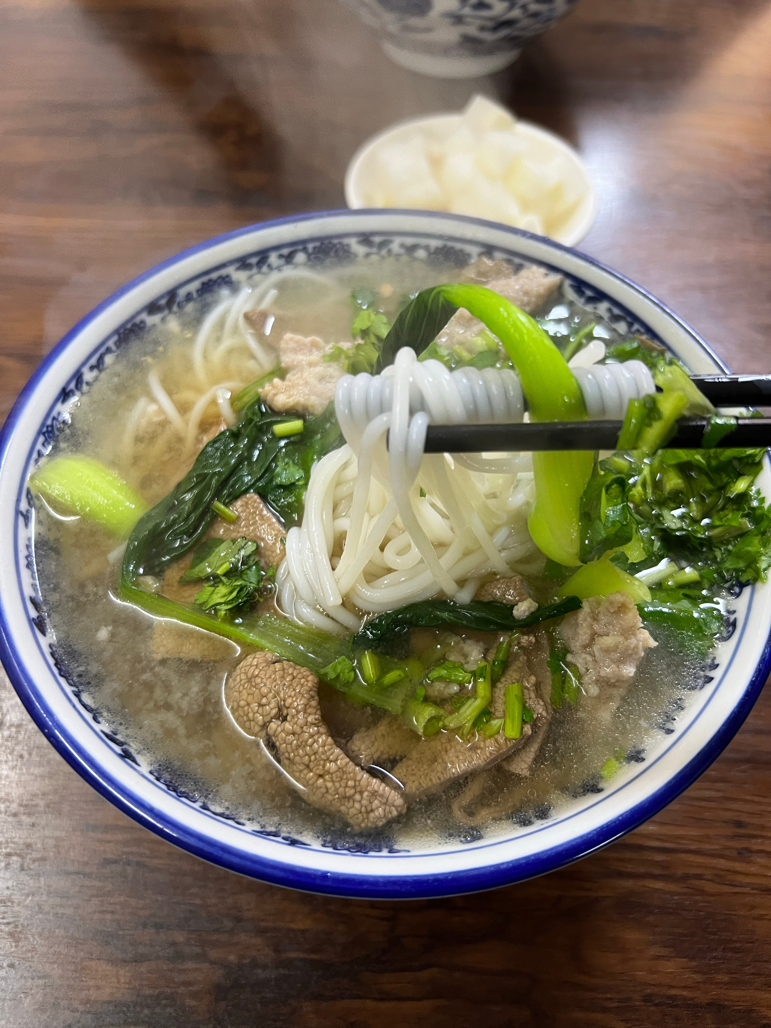跑步恢复跑步的感觉真好，早起吃了一碗很鲜的粉🍝，舒服😌