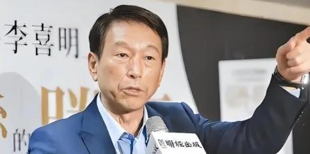 台湾地区前参谋总长李喜明一席话，让岛内炸锅！他直言解放军不是不敢打，而是时机未到
