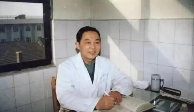 1970年，徐州一主任医生趁妻子不在，偷偷服用了4克毒性极强的曼陀罗花，你可能以