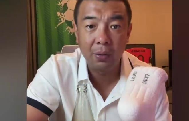 徐亮说现在国足没一个人能进2002年那届大名单，这话虽然找不到原话出处，但扎心的