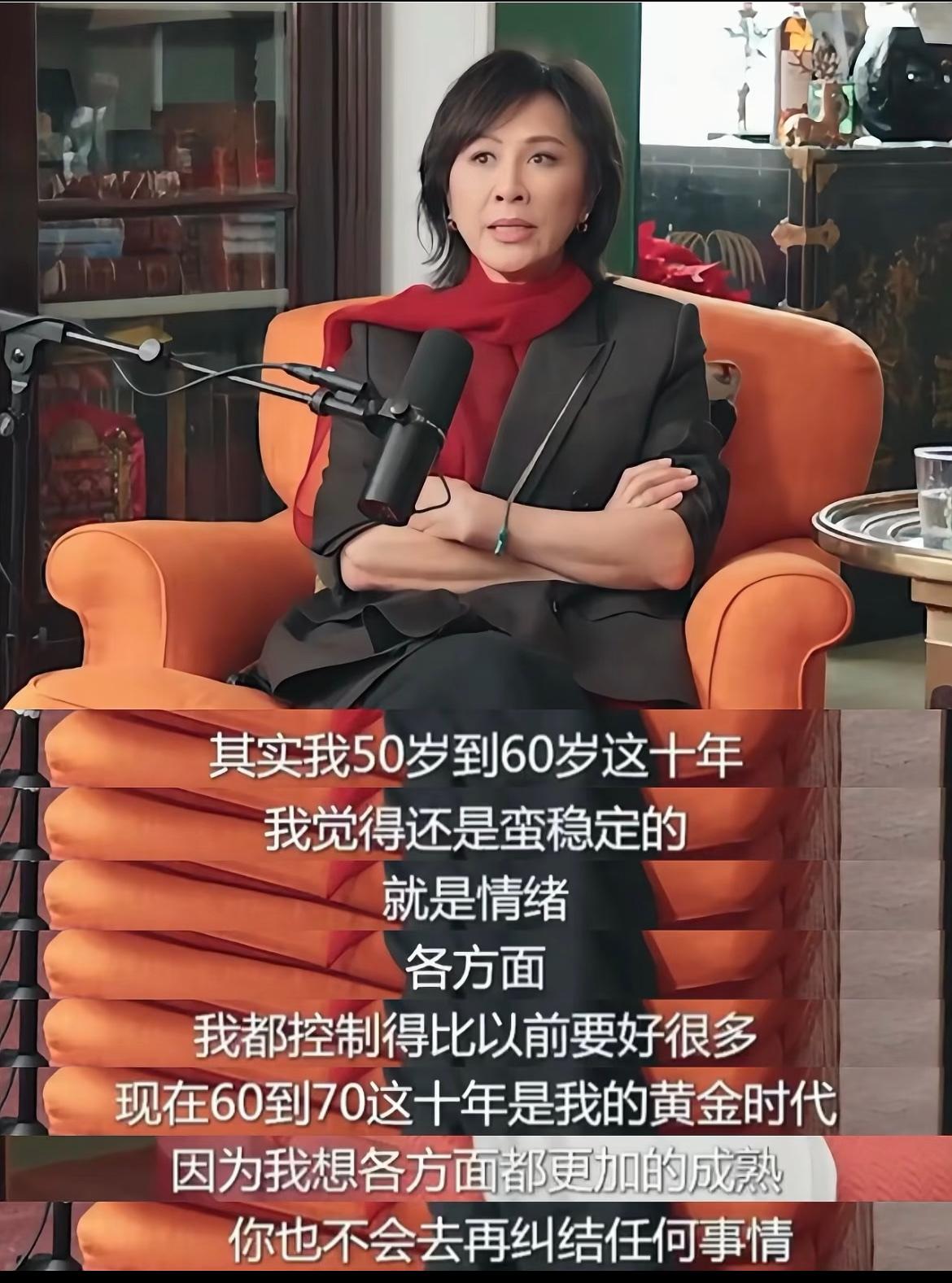 刘嘉玲在小章的衬托下，让众人看到了独立大女主和富豪夫人的差距。刘嘉玲的父亲是被