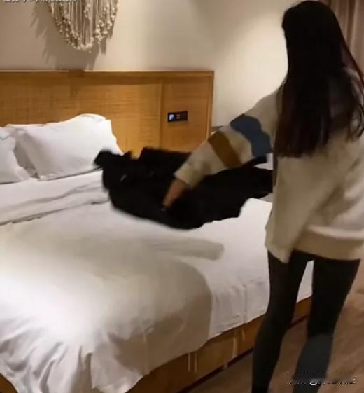 上海，一女子跟丈夫结婚之后，给他生了一对双胞胎。生完孩子后，女子就给丈夫戴了绿帽