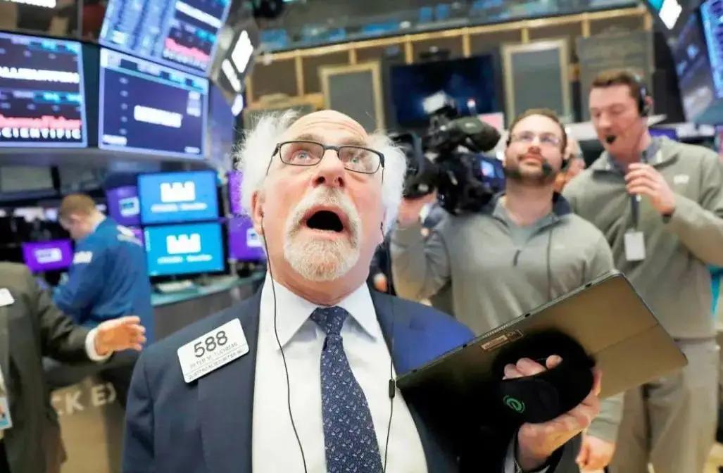 刚刚！国外罕见一幕刷屏：中美科技正面硬刚，老外看傻眼！海外科技展现场直接炸