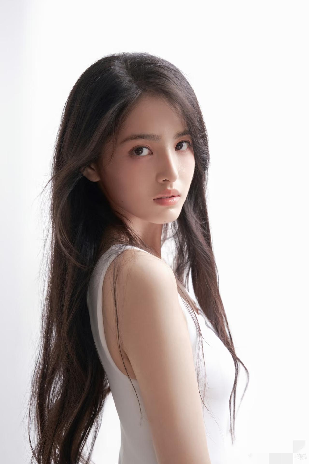 周星驰这波操作，真够魔幻的。千挑万选的“星女郎”，本以为是会得到大家的认同，