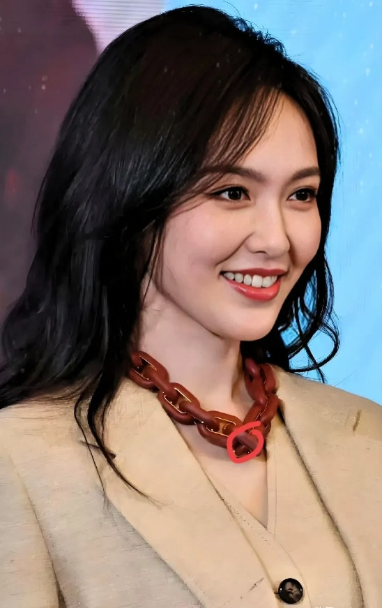 罗晋说：“你们总夸唐嫣是优雅女神，可只有我知道，她私下完全不是镜头前的模样