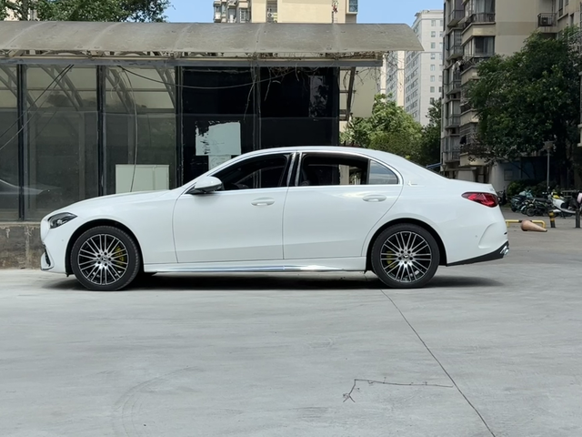 今天我来为奔驰c车主发言1、首先大家最在意的有人喷，我看了这么久，喷c的人无非