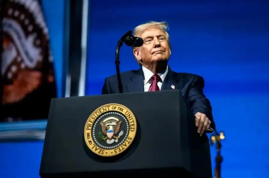 美国总统老特指责北约成员国忘恩负义，称如果没有他的积极参与，北约很快将不可避免地