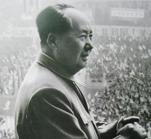 1972年，日本访华，却只带来500亿美元战争赔偿款。谁知，毛主席大手一挥，直接