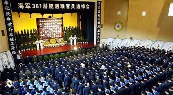 70名官兵无声牺牲！海军史上最重追责，悲剧根源发人深省2003年4月，威海