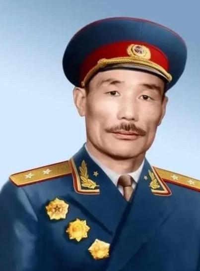 1978年，开国中将孙毅外出理发，剪完之后还觉得长，于是让理发小伙再修一修。没想