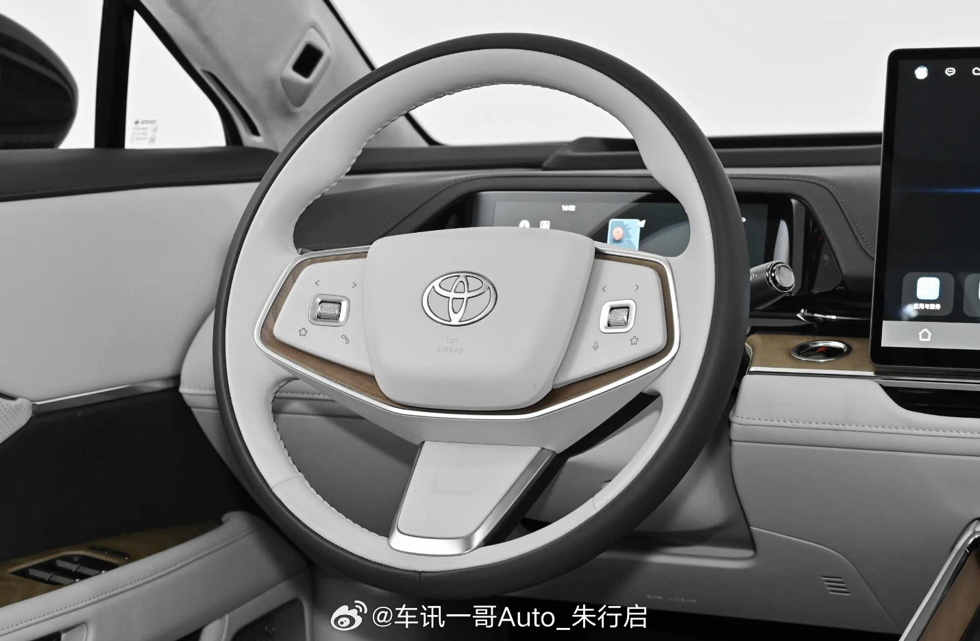 全新广汽丰田铂智7正式开启预售，预售价为17.98万元起，新车搭载鸿蒙座舱5、零